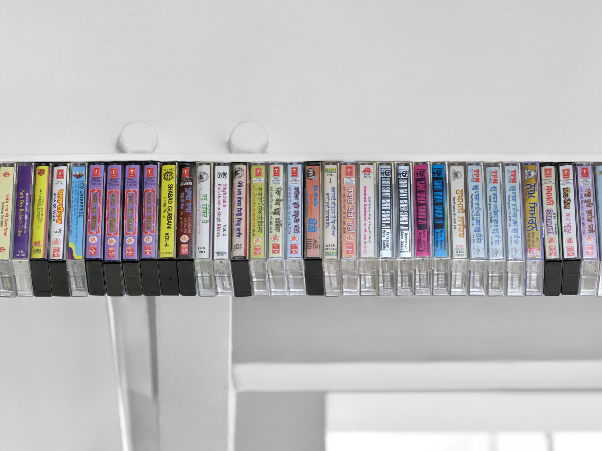 09.12.25 – ‘Traces of Empire in Jasleen Kaur’s Everyday Objects’, review by Nathalie Olah, Frieze